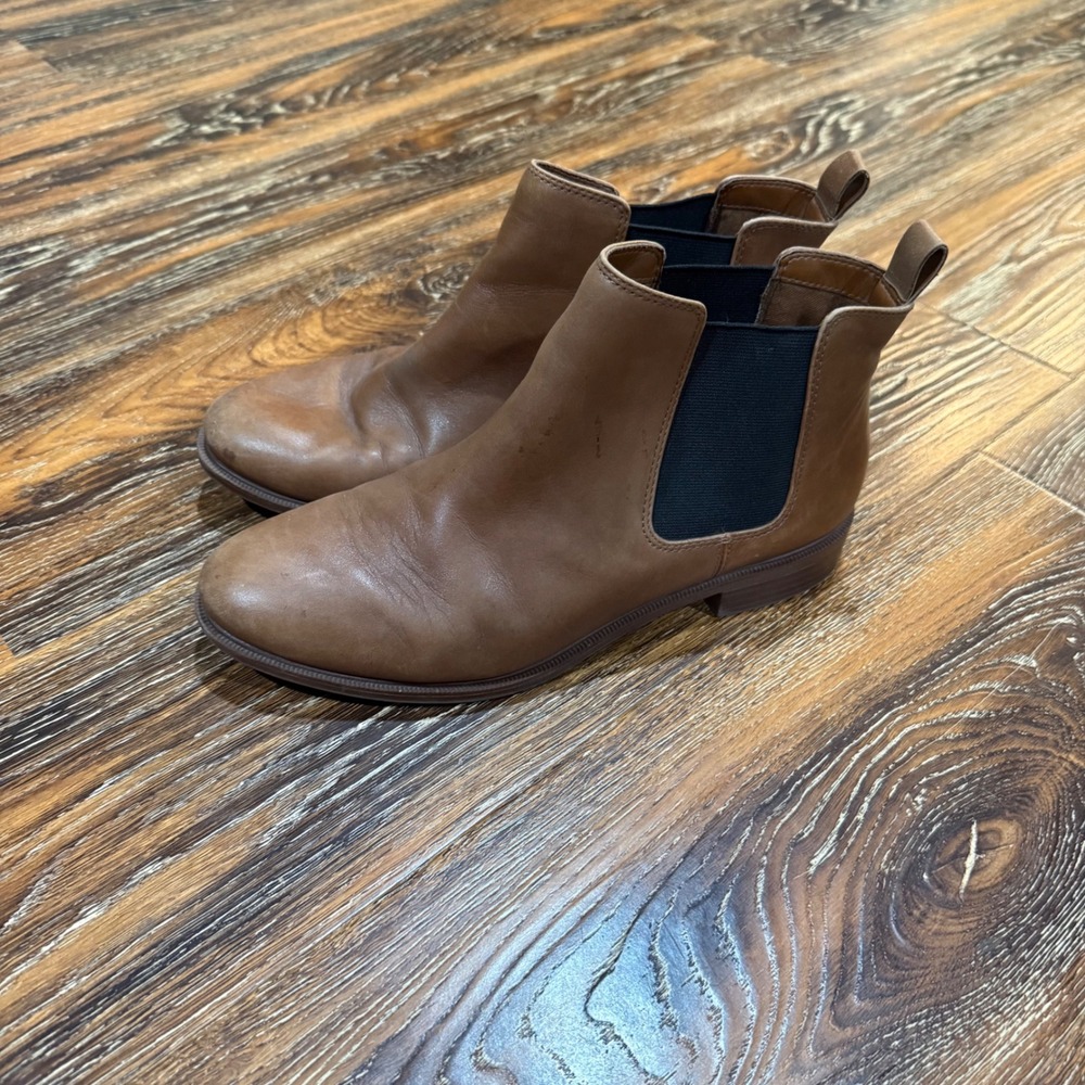 Clarks 7 Chelsea Boots Women's Tan Leather Ankle Pull On Low Block Heel